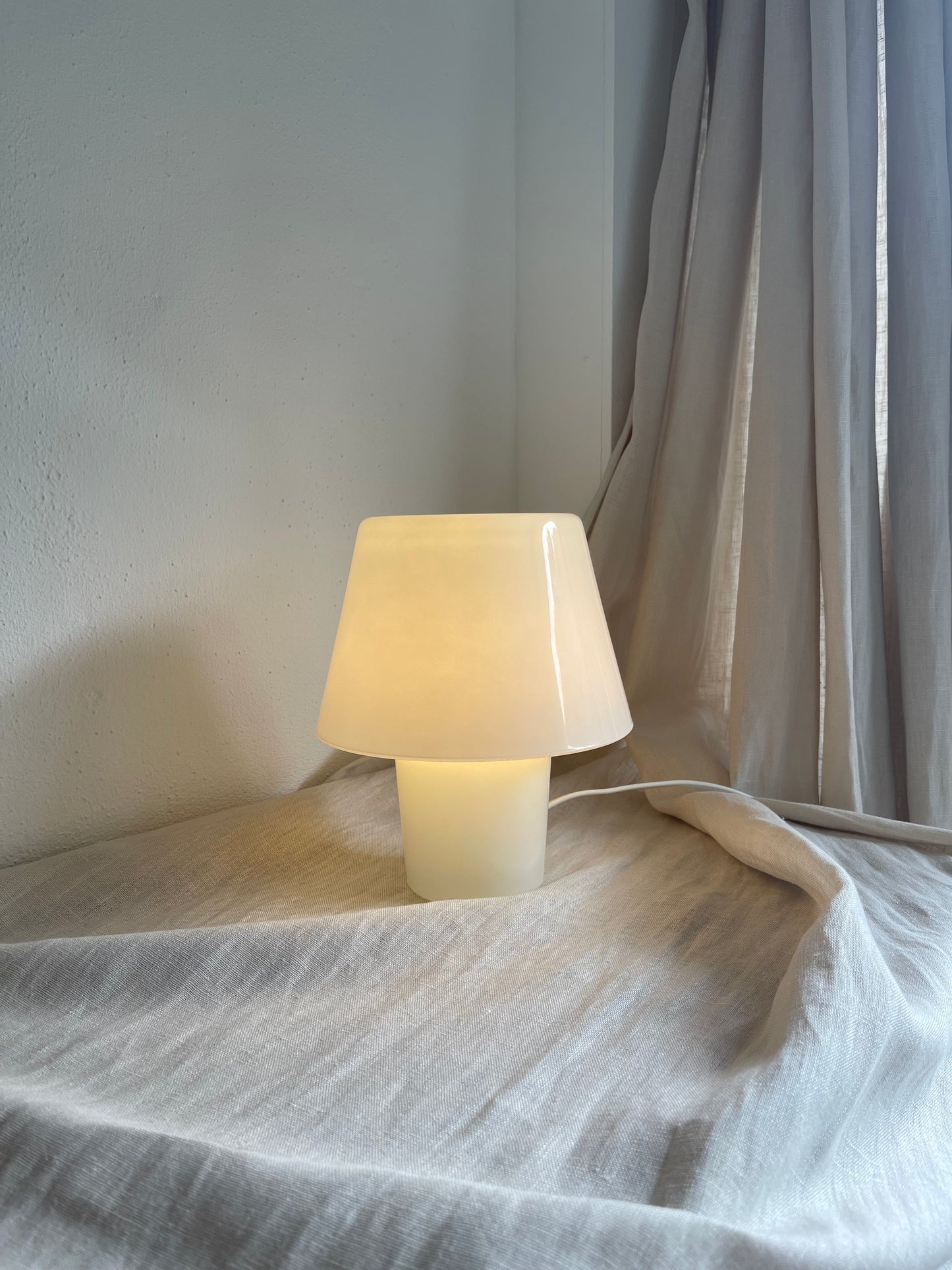 Vintage Ikea Gavik | White glass mushroom lamp | Vintage Helena Svensson | Vintage Ikea lamp
