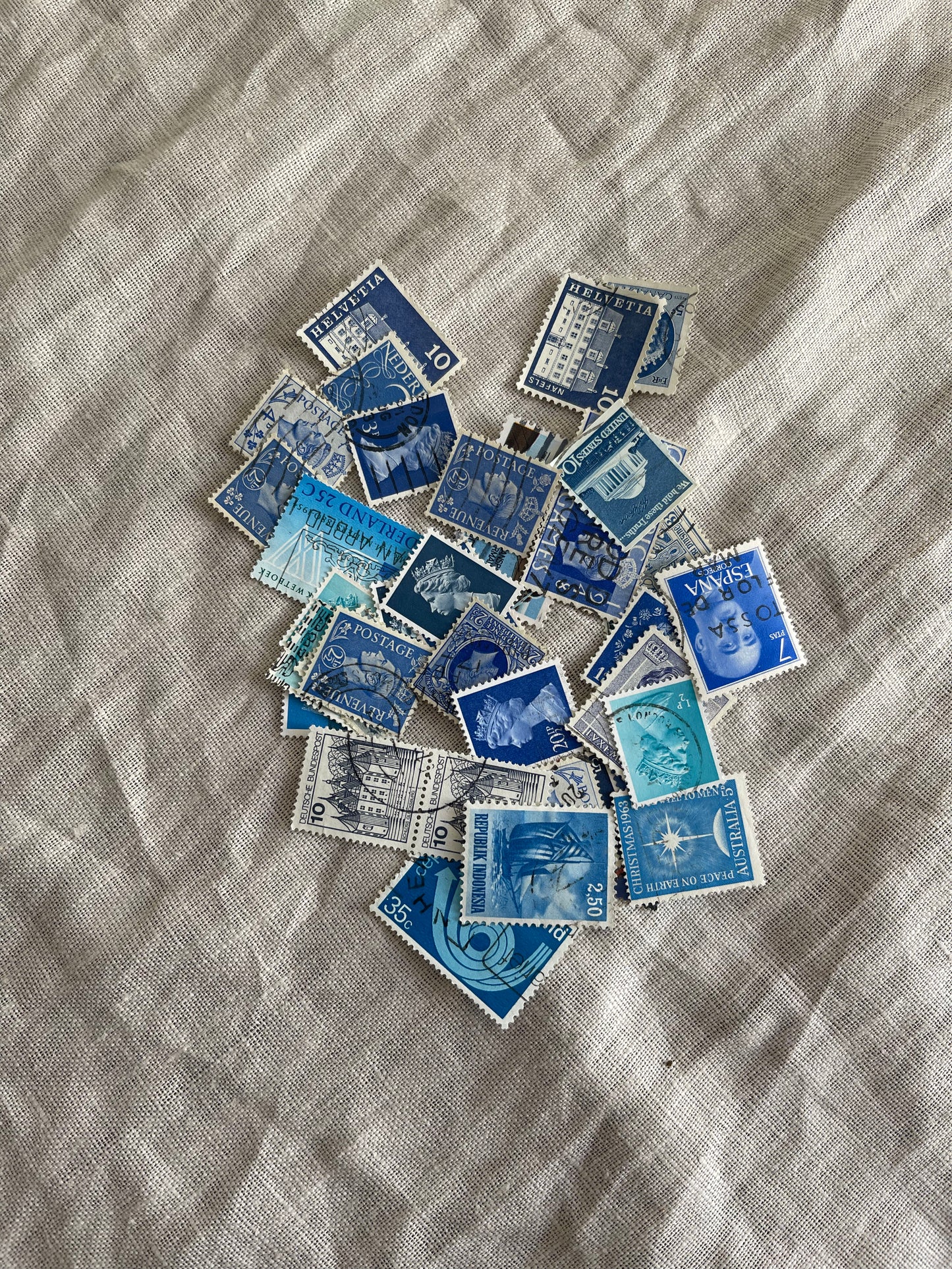Timbres vintage triés par couleur